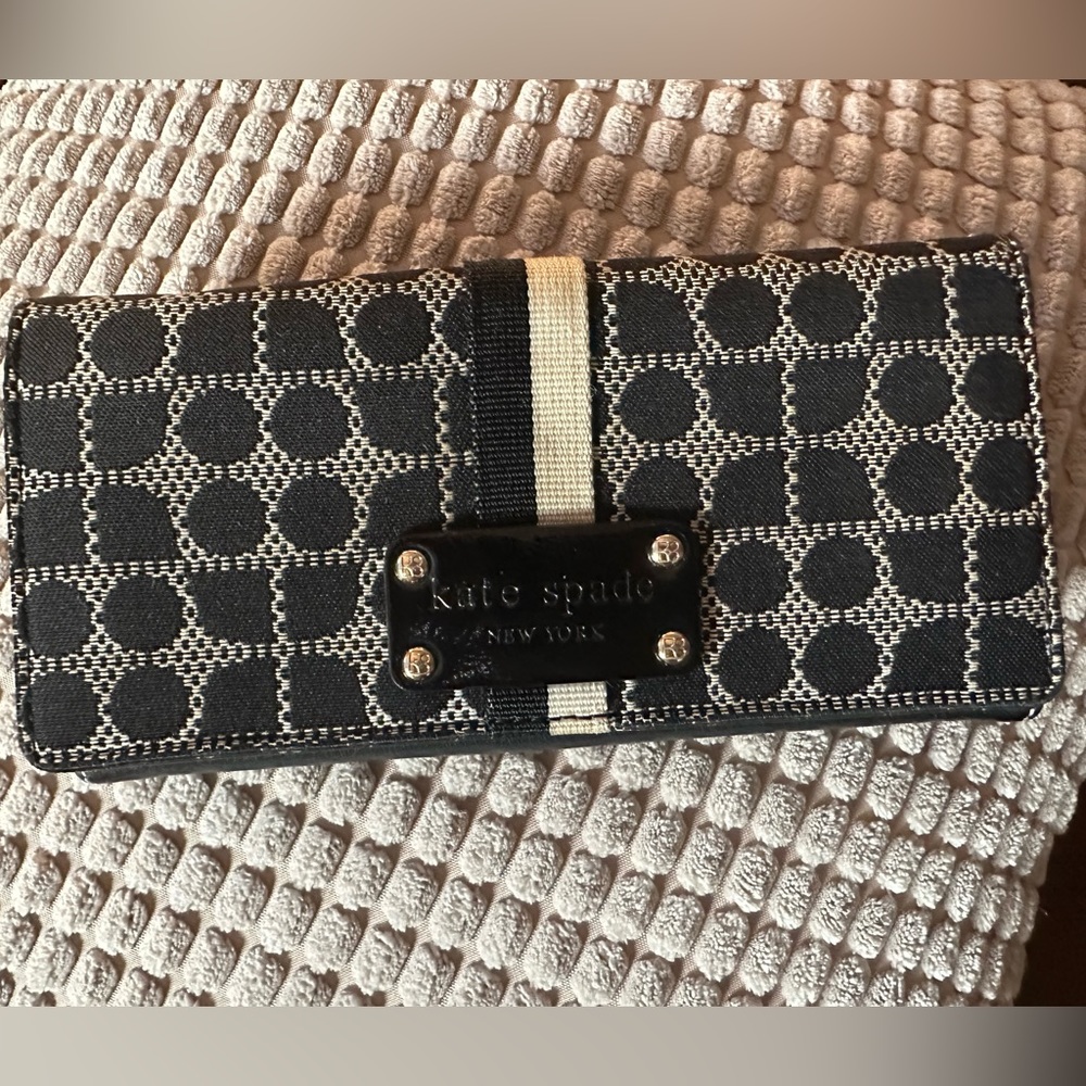 EUC Kate Spade Classic Noel Pattern Black Leather Purple Liner